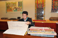 首-在西藏档案馆拜读藏文历史档案.jpg